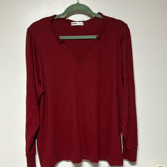 Woman’s long sleeve shirt - Picture 1 of 3